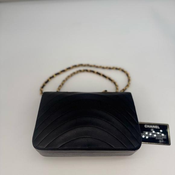 CHANEL  Diana Lambskin Quilted Small Single Flap Black + 🆓 ENTRUPY COA - Picture 5 of 17